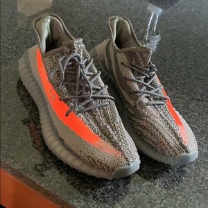 Size 9 Yeezy’s